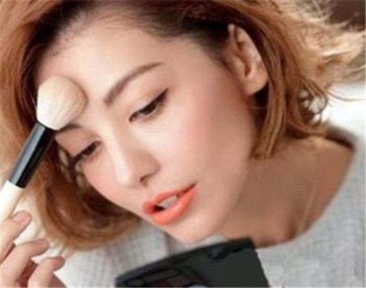 定妆粉和散粉有什么区别,哪个好用 定妆粉 散粉 彩妆 第4张 定妆粉和散粉有什么区别,哪个好用 定妆粉 散粉 彩妆 第4张