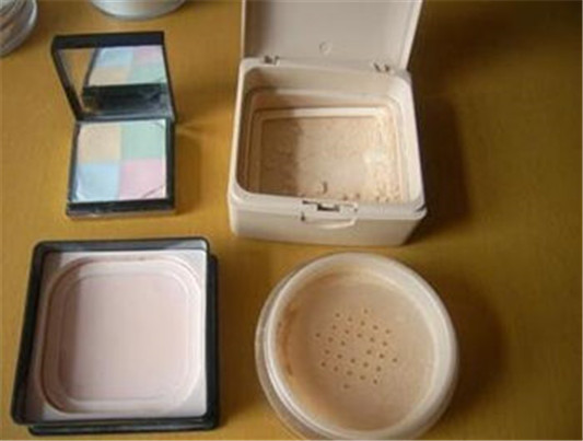 定妆粉和散粉有什么区别,哪个好用 定妆粉 散粉 彩妆 第5张 定妆粉和散粉有什么区别,哪个好用 定妆粉 散粉 彩妆 第5张