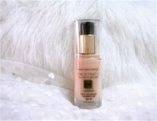 夏天用气垫还是粉底液 气垫粉底液全面测评 粉底液 用气 气垫 彩妆 第2张 夏天用气垫还是粉底液 气垫粉底液全面测评 粉底液 用气 气垫 彩妆 第2张