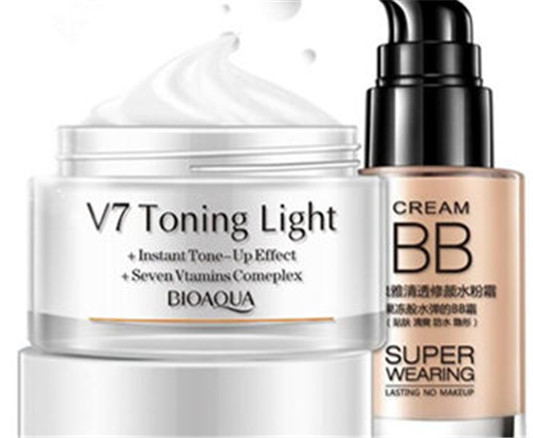 油皮适合素颜霜还是bb好呢