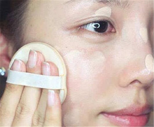 油皮适合素颜霜还是bb好呢  素颜霜 bb 油皮 彩妆 第4张