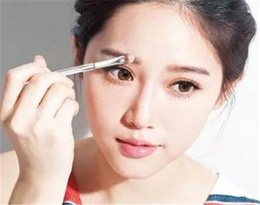 2018流行什么颜色眉毛 这几种颜色可以尝试