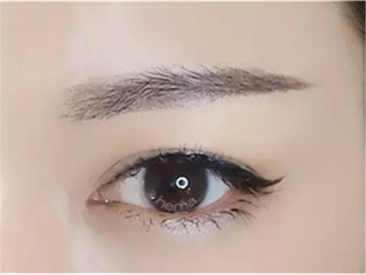 2018最新最流行的眉毛 眉毛类型大全  眉毛 类型 2018 彩妆 第4张
