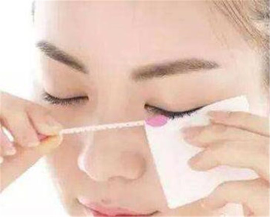 睫毛烫太卷了怎么补救 推荐五种方法 睫毛 补救 方法 彩妆 第3张 睫毛烫太卷了怎么补救 推荐五种方法 睫毛 补救 方法 彩妆 第3张