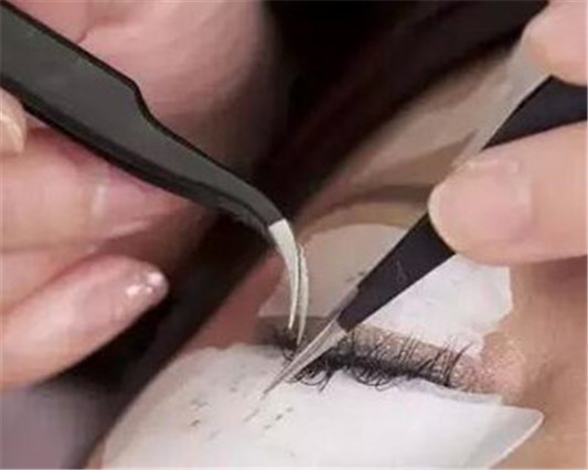 睫毛烫太卷了怎么补救 推荐五种方法 睫毛 补救 方法 彩妆 第6张 睫毛烫太卷了怎么补救 推荐五种方法 睫毛 补救 方法 彩妆 第6张