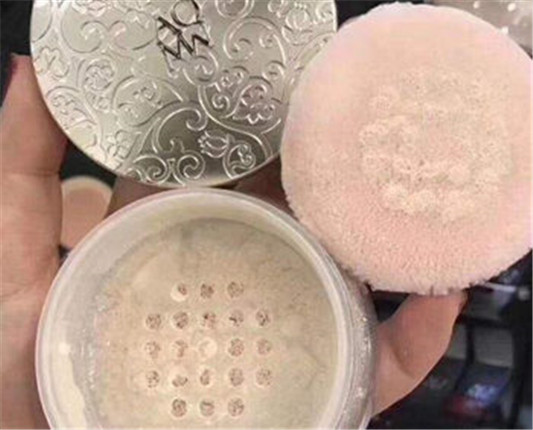 黛珂和纪梵希散粉对比 两者哪款好用呢 黛珂 纪梵希 散粉 彩妆 第4张 黛珂和纪梵希散粉对比 两者哪款好用呢 黛珂 纪梵希 散粉 彩妆 第4张