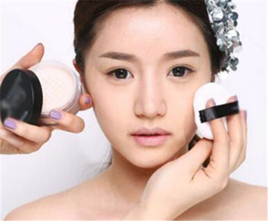 油皮最适合的散粉测评 五款定妆散粉对比