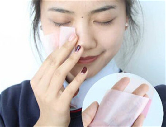 涂完粉底液用什么控油 夏日底妆控油秘诀 粉底液 控油 夏日 彩妆 第5张 涂完粉底液用什么控油 夏日底妆控油秘诀 粉底液 控油 夏日 彩妆 第5张