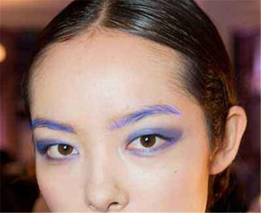 和黑发最配的眉毛颜色应该怎么选好看  眉毛 黑发 颜色 彩妆 第6张