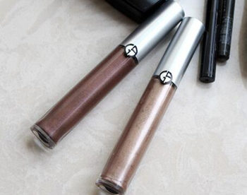 阿玛尼液体眼影好用吗，几款热门色号试色  阿玛尼 液体眼影 试色 彩妆 第2张