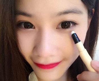 不化妆可以用遮瑕笔吗，遮瑕笔具体使用方法  遮瑕笔 化妆 彩妆 第5张