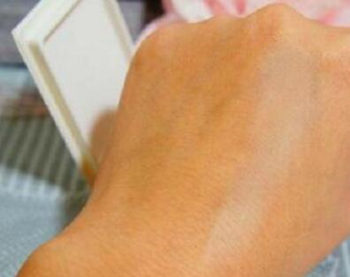 迪奥雪精灵粉饼好用吗，试用心得分析  迪奥 粉饼 彩妆 第4张