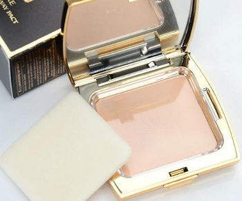 干湿两用粉饼如何正确使用，方法如下