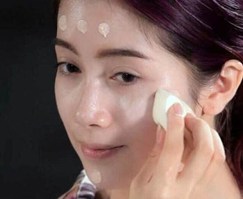 粉饼可以代替粉底液吗,粉饼怎么用更好 粉饼 粉底液 彩妆 第2张 粉饼可以代替粉底液吗,粉饼怎么用更好 粉饼 粉底液 彩妆 第2张