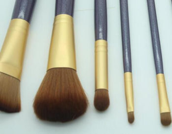 粉底液刷和遮瑕刷区别，具体如何使用  粉底液刷 遮瑕刷 彩妆 第2张