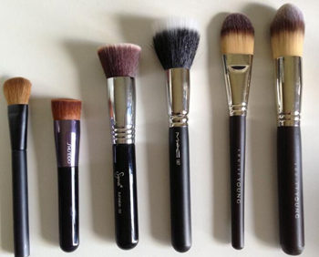 粉底刷怎么用没有刷痕，推荐这几个小技巧