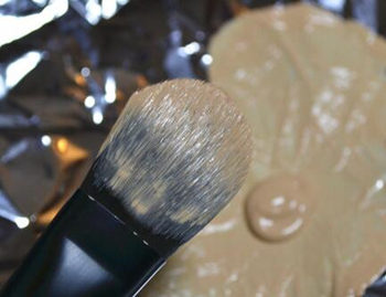 粉底刷怎么用没有刷痕,推荐这几个小技巧 粉底刷 技巧 彩妆 第3张 粉底刷怎么用没有刷痕,推荐这几个小技巧 粉底刷 技巧 彩妆 第3张