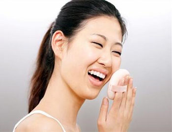 粉底刷怎么用没有刷痕,推荐这几个小技巧 粉底刷 技巧 彩妆 第8张 粉底刷怎么用没有刷痕,推荐这几个小技巧 粉底刷 技巧 彩妆 第8张