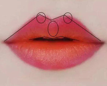 口红薄涂和厚涂怎么涂