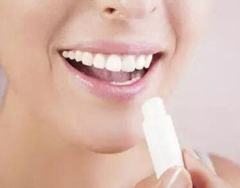 唇色深怎么涂口红才好看  口红 唇色深 彩妆 第5张