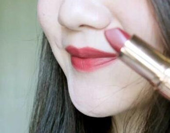 唇色浅适合什么口红，四个色号推荐  口红 唇色浅 彩妆 第2张