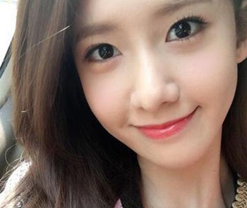 唇色浅适合什么口红，四个色号推荐  口红 唇色浅 彩妆 第4张