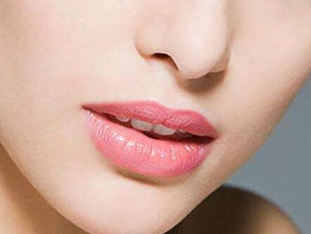 嘴巴大又厚适合涂口红吗