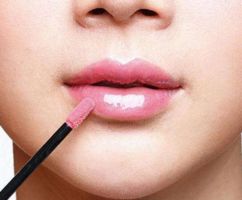 唇彩和口红哪个危害大，三个办法减少危害  唇彩 口红 彩妆 第2张
