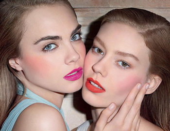 腮红和眼影可以通用吗 