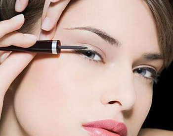 眼线膏和眼线液哪个好用 眼线膏 眼线液 彩妆 第5张 眼线膏和眼线液哪个好用 眼线膏 眼线液 彩妆 第5张