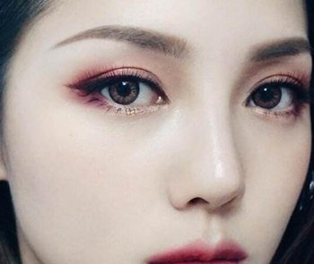 2018最流行的眼影颜色推荐这6个 眼影 颜色 2018 彩妆 第2张 2018最流行的眼影颜色推荐这6个 眼影 颜色 2018 彩妆 第2张