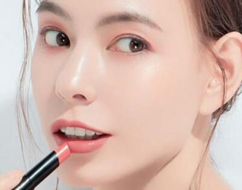 豆沙色口红配什么眼影搭配最好看