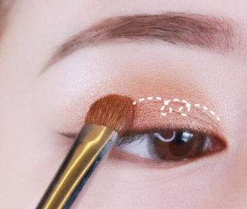 日常妆大地色眼影画法你真的了解吗  眼影 大地色 日常妆 画法 彩妆 第3张