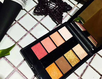 什么牌子的眼影好用不晕染  眼影 不晕染 彩妆 第2张