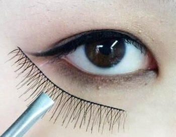 内双怎么画眼影，不同妆容搭配不一样的画法