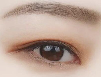 内双怎么画眼影，不同妆容搭配不一样的画法  眼影 内双 画法 彩妆 第3张