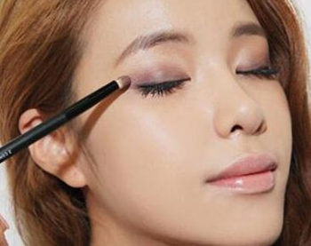 日常眼影用什么颜色好