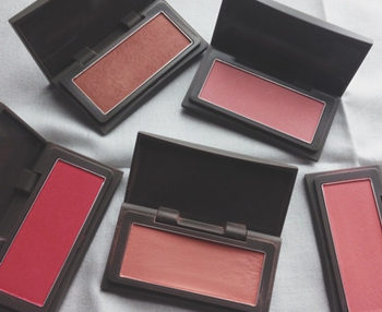 日本腮红排行榜前十名品牌和单品推荐  腮红 日本 排行榜 彩妆 第2张