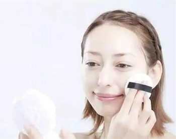 下午补妆腮红怎么办，油皮和干皮腮红补妆方法  腮红 补妆 怎么办 彩妆 第5张