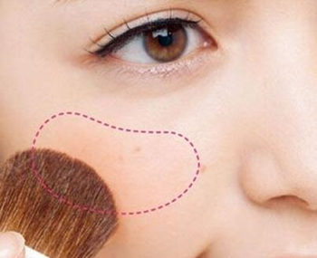 颧骨高用什么颜色腮红,不同色调肤色腮红分析 腮红 颧骨 彩妆 第5张 颧骨高用什么颜色腮红,不同色调肤色腮红分析 腮红 颧骨 彩妆 第5张