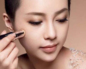 打了腮红高光怎么补妆