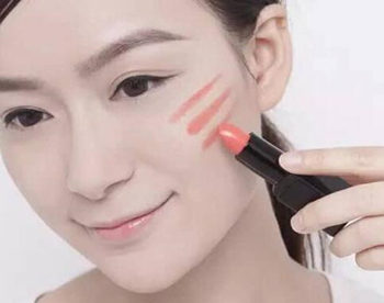 打了腮红高光怎么补妆 高光 腮红 补妆 彩妆 第4张 打了腮红高光怎么补妆 高光 腮红 补妆 彩妆 第4张