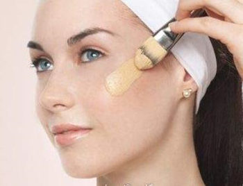 夏天用粉底液好还是气垫好  夏天 粉底液 气垫 彩妆 第2张