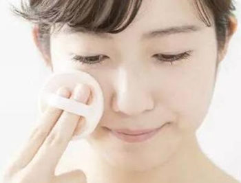 夏天用粉底液好还是气垫好  夏天 粉底液 气垫 彩妆 第6张