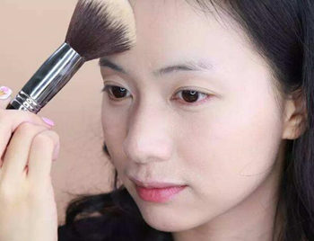 夏天用粉底液好还是气垫好  夏天 粉底液 气垫 彩妆 第7张