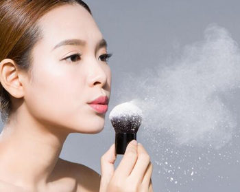 蜜粉和干粉饼的区别是什么