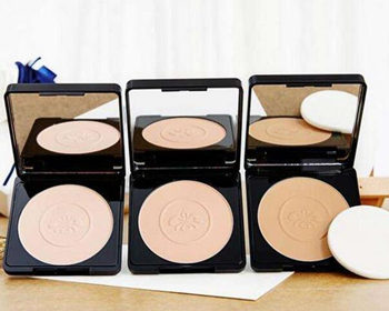 蜜粉和干粉饼的区别是什么  蜜粉 干粉饼 彩妆 第2张