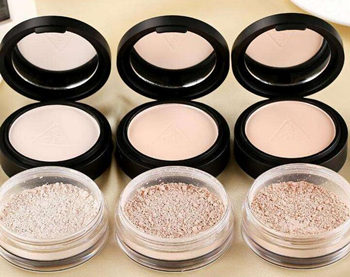 用了粉饼还要用散粉吗，粉饼和散粉区别有啥  粉饼 散粉 彩妆 第2张