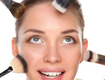 用了粉饼还要用散粉吗，粉饼和散粉区别有啥  粉饼 散粉 彩妆 第3张