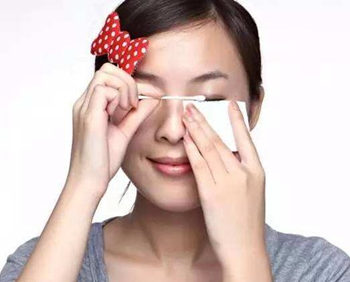 内眼线要画在黏膜上吗，内眼线怎么画好看  内眼线 黏膜 彩妆 第6张